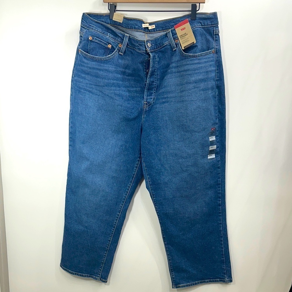 Levi’s women’s rib cage straight ankle button fly jeans size 20 W. NWt.